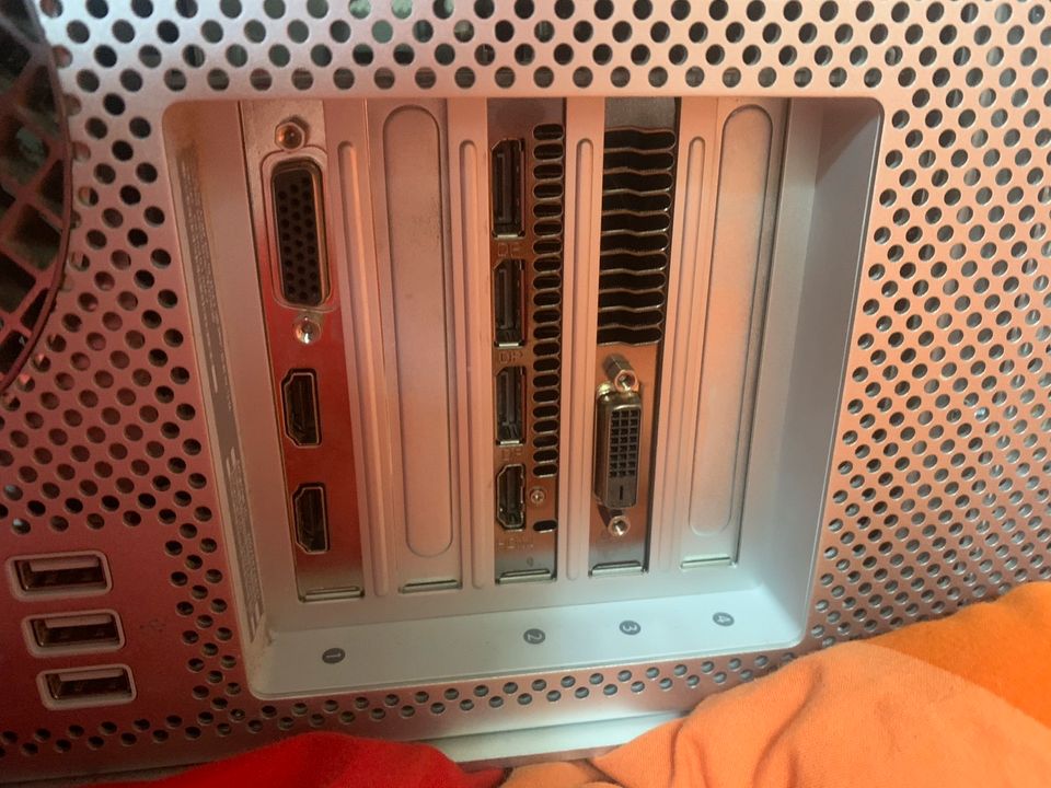 Apple MacPro Mitte 2010 DualTray☝️mit Blackmagic Intensity pro 4k in Leipzig