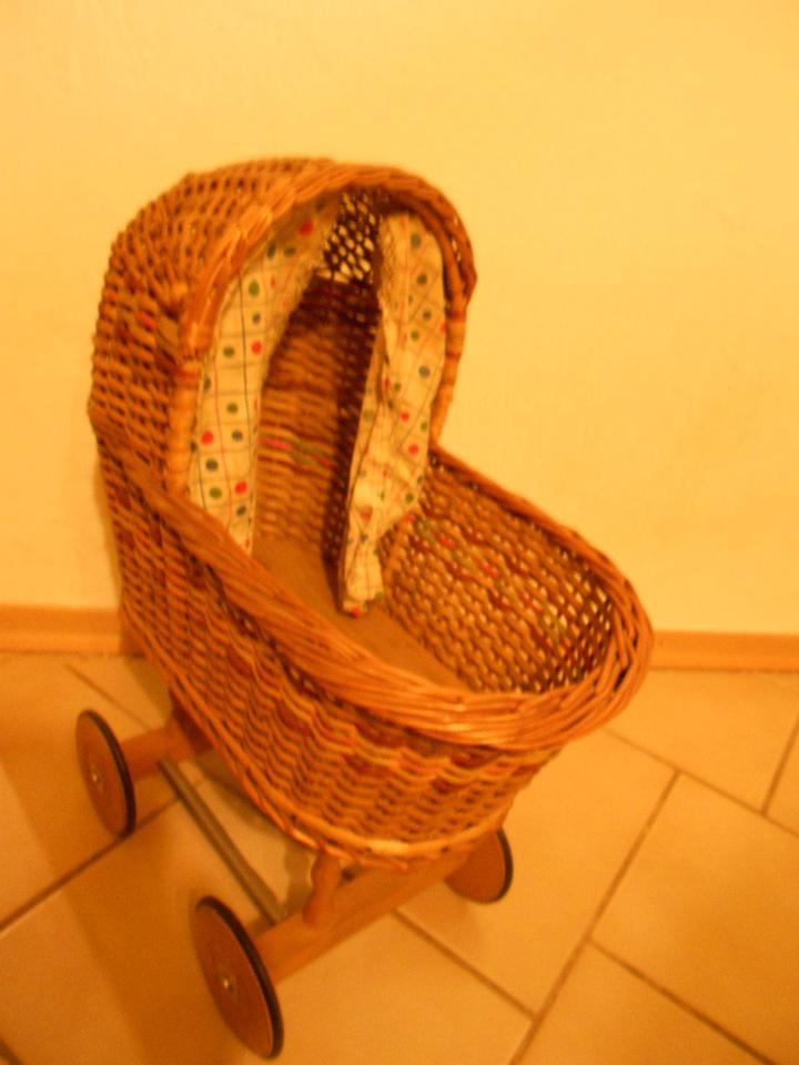 Puppenwagen, korbpuppenwagen, Korbwagen retro, Rattan 50ger Jahre in Bad Tölz