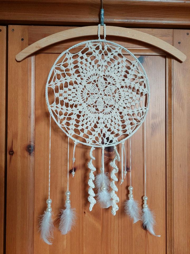 Selbstgemachter Traumfänger dreamcatcher boho Esoterik handmade in Leipzig