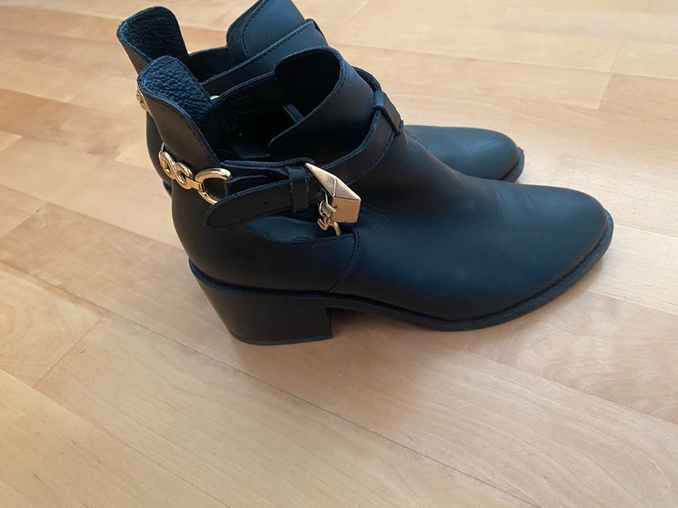 Elegante und gemütliche Schuhe aus echtem Leder in Kiel