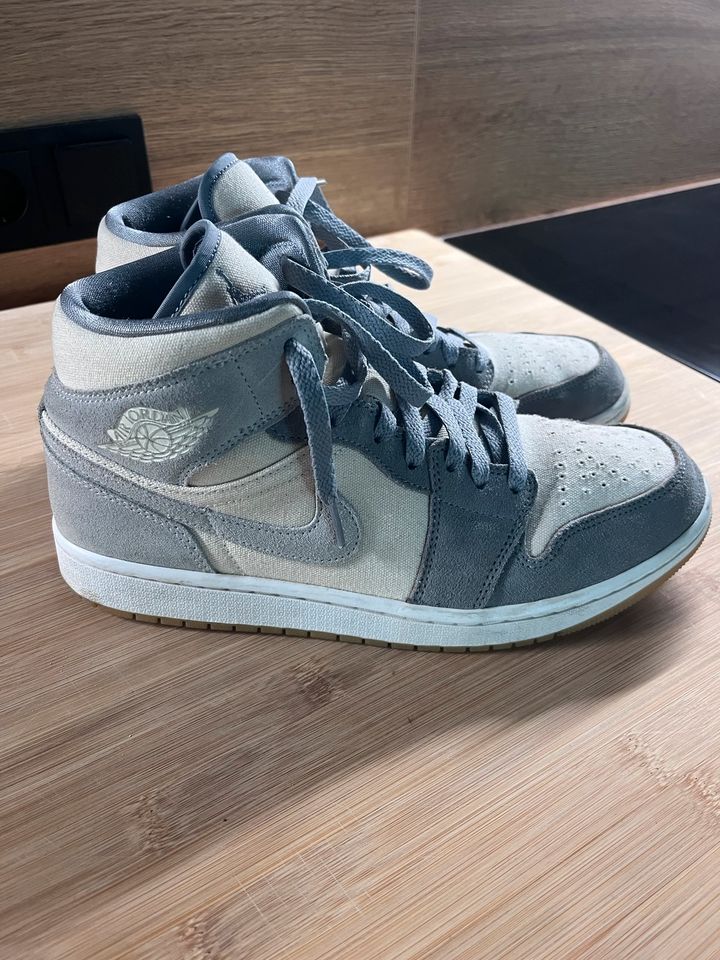 jordan 1 mid/high blau/grau schule nike in Darmstadt