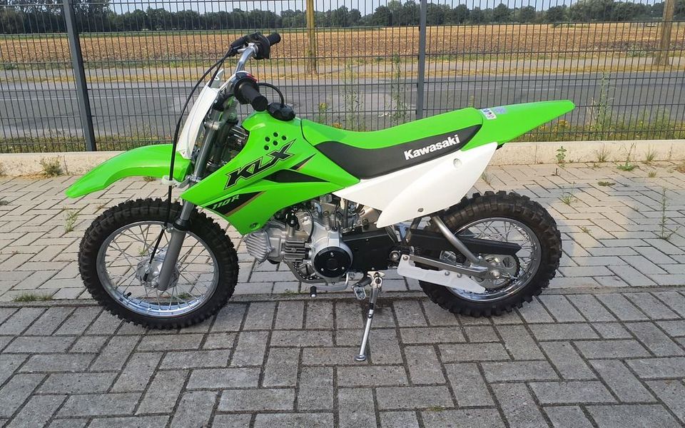 Kawasaki KLX 110 R VERSAND MGL + HELM in Bawinkel