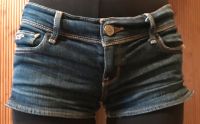 Tolle Hollister Jeans, Hot Pants, W27/5, Gr. XS,Shorts,kurze Hose Frankfurt am Main - Sachsenhausen Vorschau