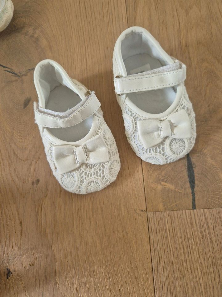 Baby Schuhe und Socken in Bielefeld