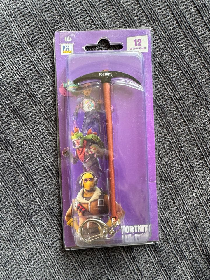 Fortnite Metal Schlüsselanhänger Keychain in Lüdenscheid