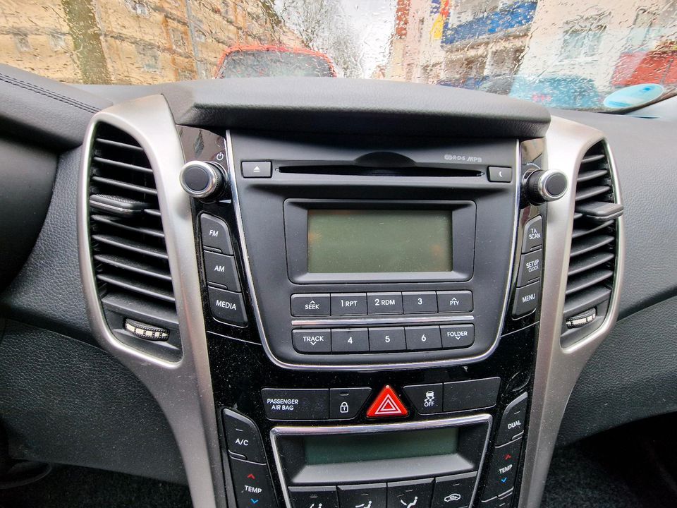 Radio CD MP3-Player RDS + Multifunktionslenkrad Hyundai i30 GD in Saarbrücken