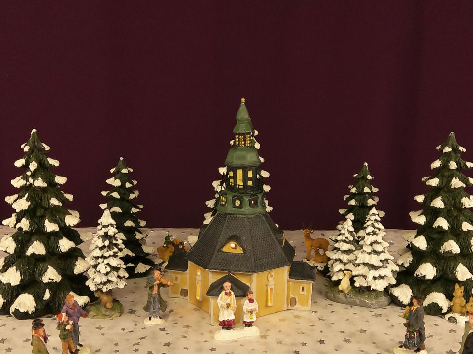 Lichthaus Seifener Kirche Weihnachtsdorf Deko Animation Weihnachtsdeko in Wertingen