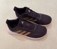 Adidas Schuhe Turnschuhe Hallenschuhe Gr. 32 Sachsen - Limbach-Oberfrohna Vorschau