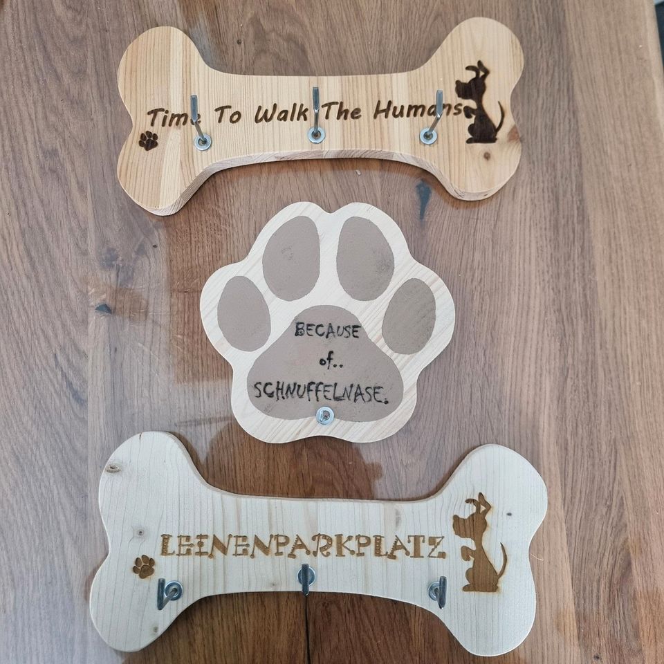 Hundegarderobe Knochen oder Pfote Handmade Holz personalisiert in Siegenburg