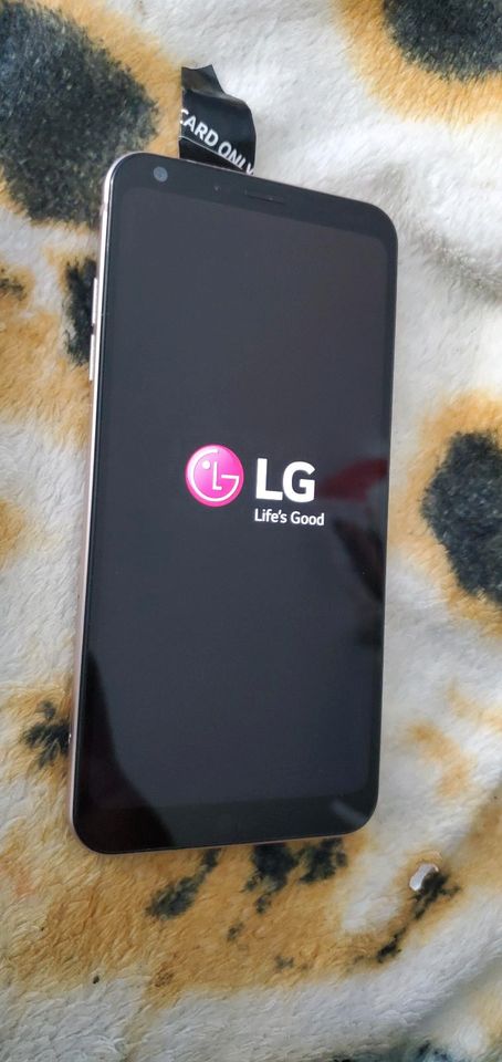 LG  Q6 Smartphones in Hamburg