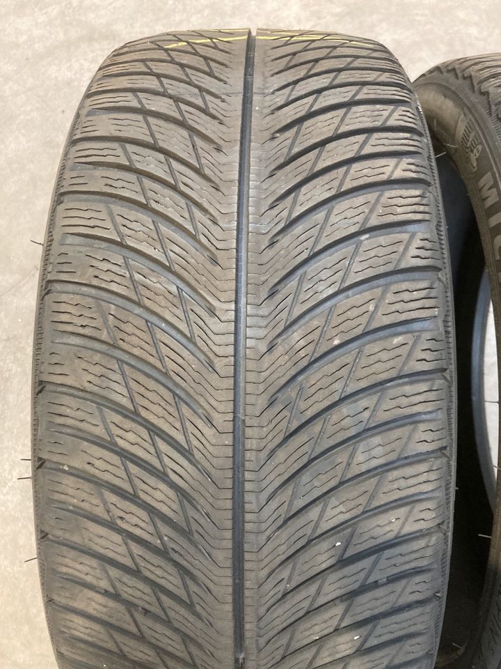 2x 235/40 R19 96W Michelin Winterreifen in Heringen (Werra)