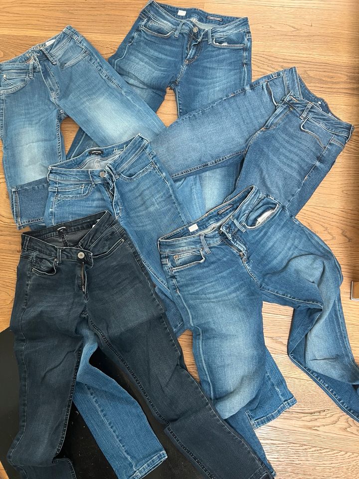 Marken Jeans Paket Gr. 26 bzw. 34 (6 Jeans) u.a. Tommy Hilfiger in Kolbermoor