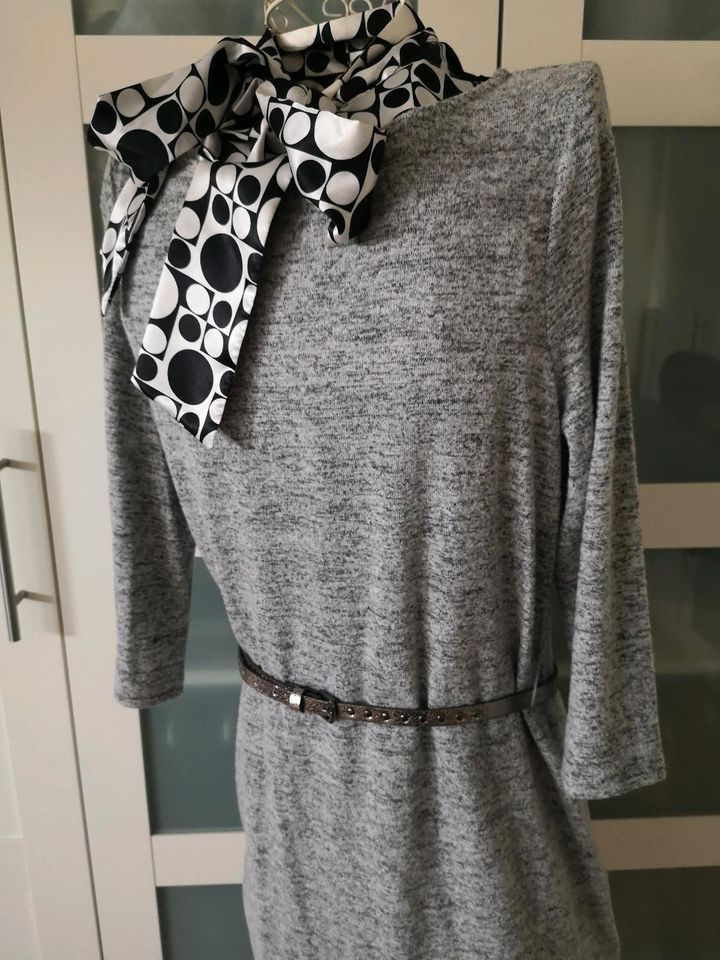 Strick Kleid Grau mit Gürtel neu gr. M gr. 38,40 in Saarlouis