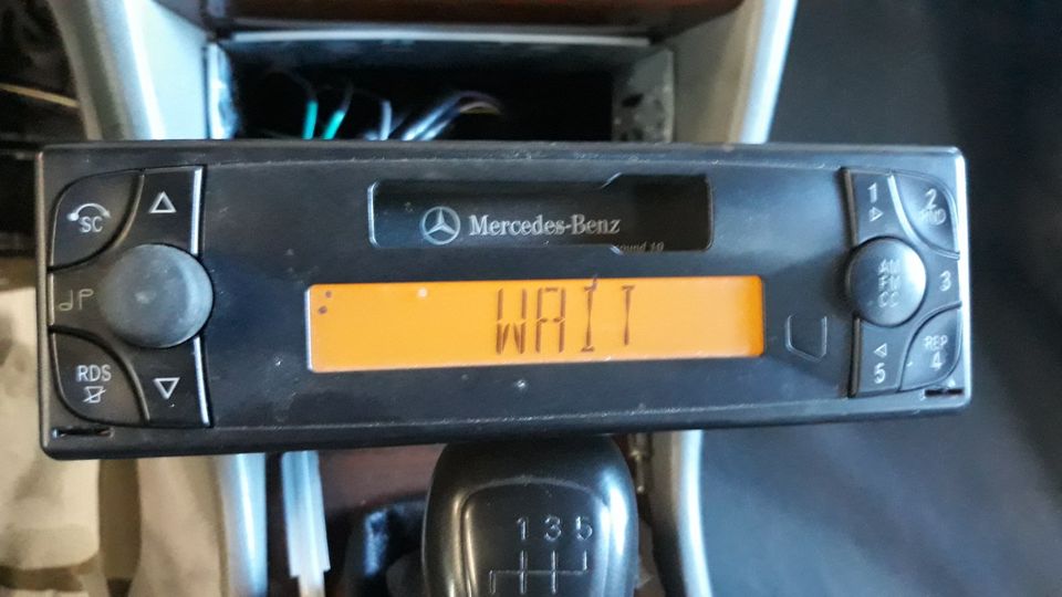 Mercedes Benz Autoradio für Bastler oder Sammler in Stolk