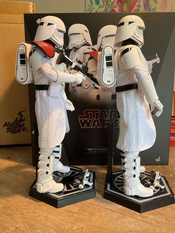 Hot Toys Star Wars First Order Snowtroppers in Schmallenberg