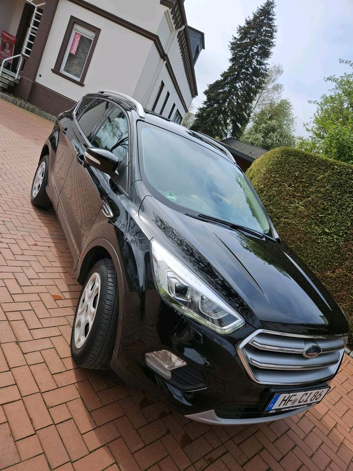 FORD KUGA IN SCHWARZ in Spenge