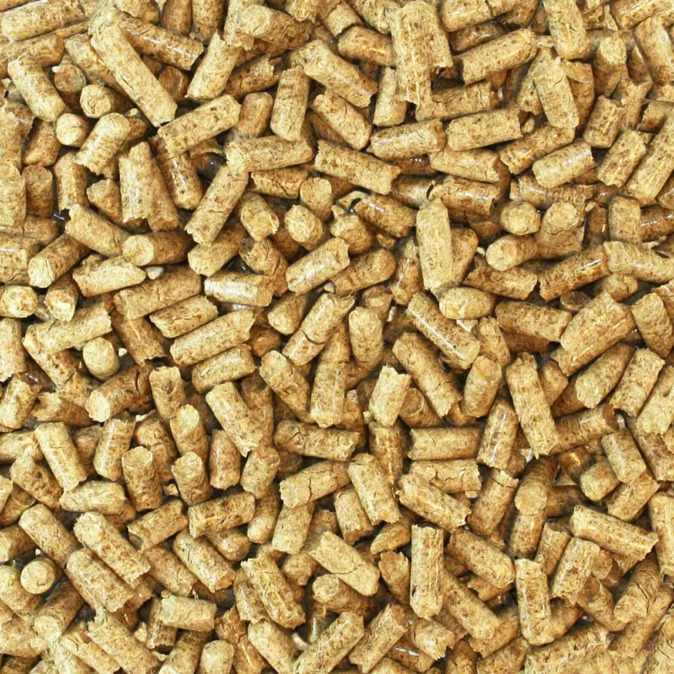 ✅ Strohpellets Einstreu Pferde Tier Stall 15kg Sack 975kg Palette in Burkau