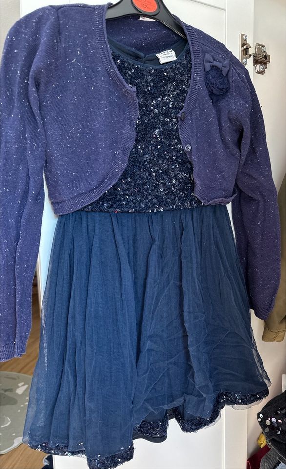 Review Kleid Pailetten blau Gr. 110/116/122 Bolero schick Glitzer in Düsseldorf