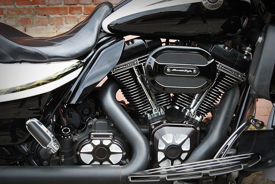 Harley Davidson CVO Road Glide FLTRXSE Screamin Eagle in Stelle