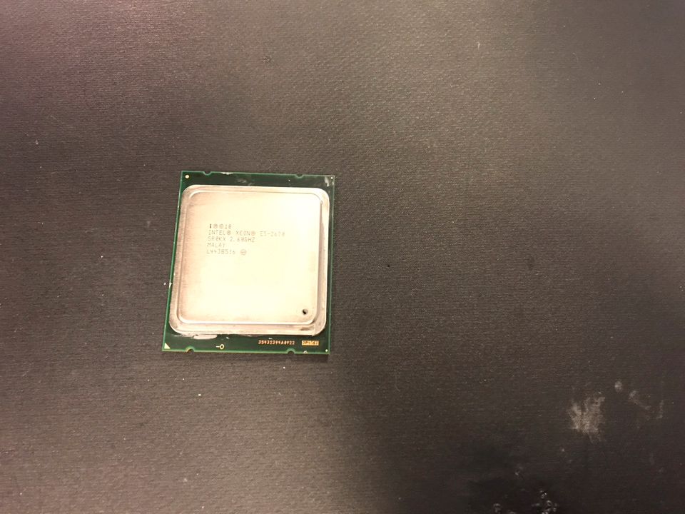 Intel Xeon CPU E5-2670 in Wuppertal
