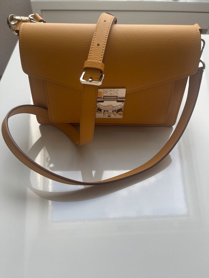 Original! MCM Crossbody Tasche in Gelb in Heilbronn