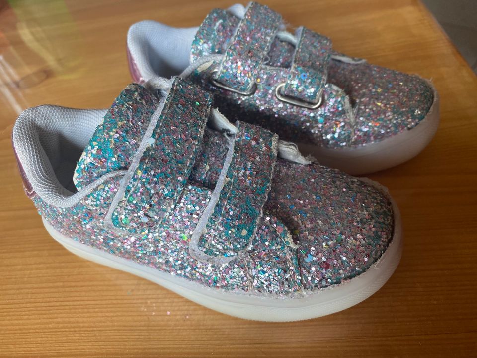 Funkelnder Glitzerschuh mit Blinkfunktion Gr.25 in Niederrieden