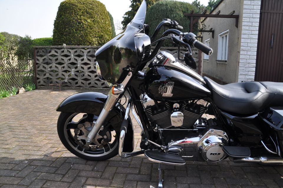 Harley Davidson Street Glide FLHX in Wolfen