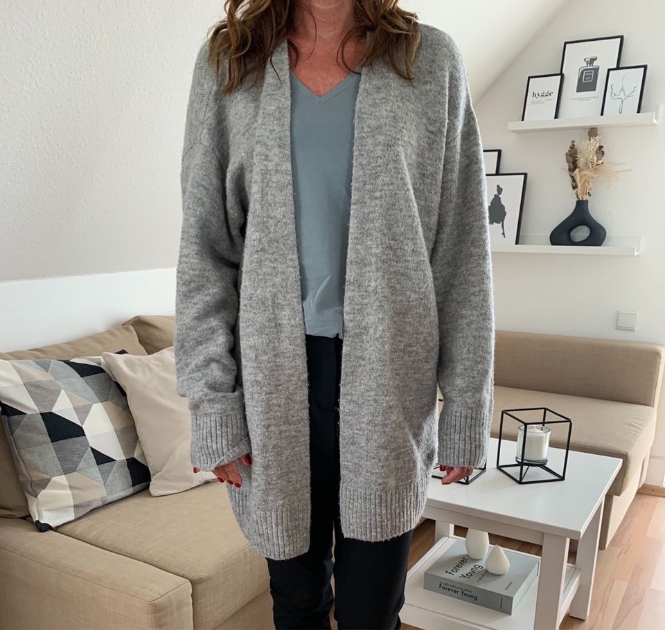 H&M Oversize Strick Cardigan Größe XS in hellgrau in Hettstadt