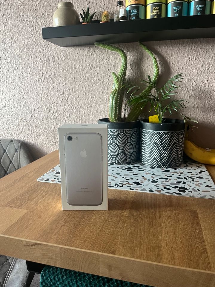 iPhone 7 - Silber - 32gb in Dresden