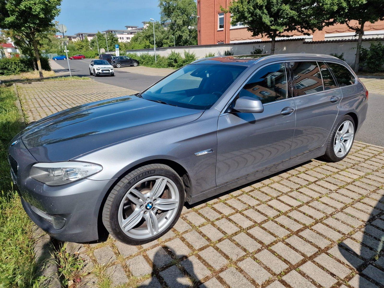Abbildung des Autos BMW 530d F11 Touring grau