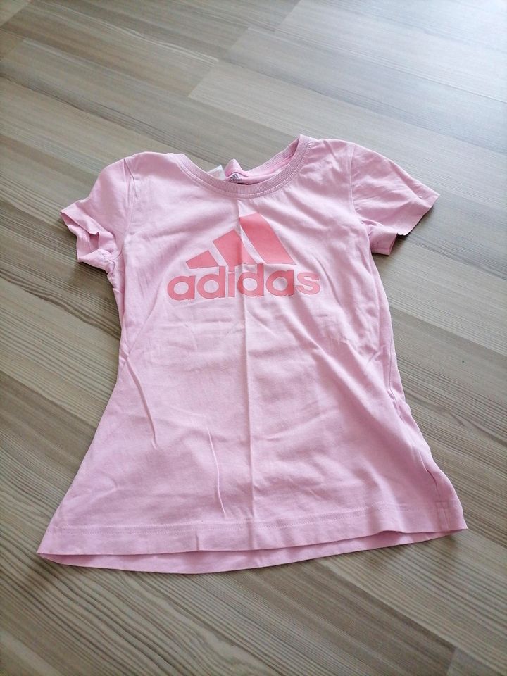 T-Shirt Adidas Gr. 152 in Berlin