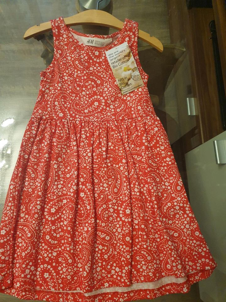 Mädchenkleid 98/104 neu in Hannover