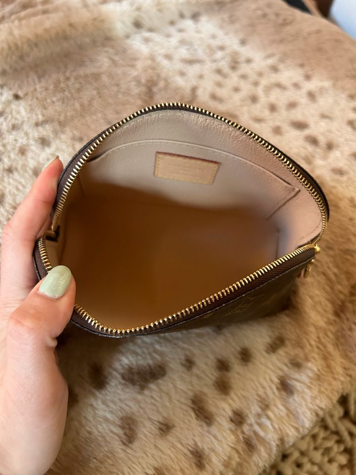 Louis Vuitton Cosmetic Pouch pm in Trostberg