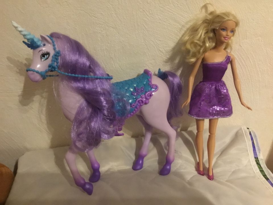 Barbie Einhorn lila und Puppe in Ziltendorf