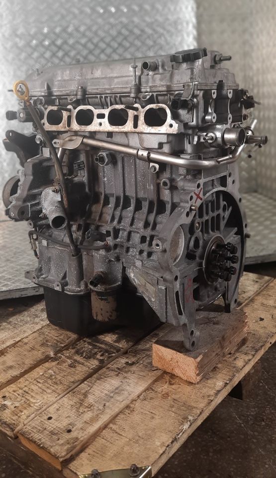 Motor 1.8 VVTI 1ZZ-FE TOYOTA AVENSIS T25 COROLLA 79TKM UNKOMPLETT in Berlin