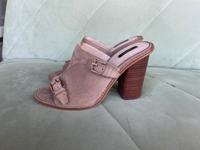 Mango Mules Sandalen Clogs Wildleder beige 38 Hessen - Seligenstadt Vorschau