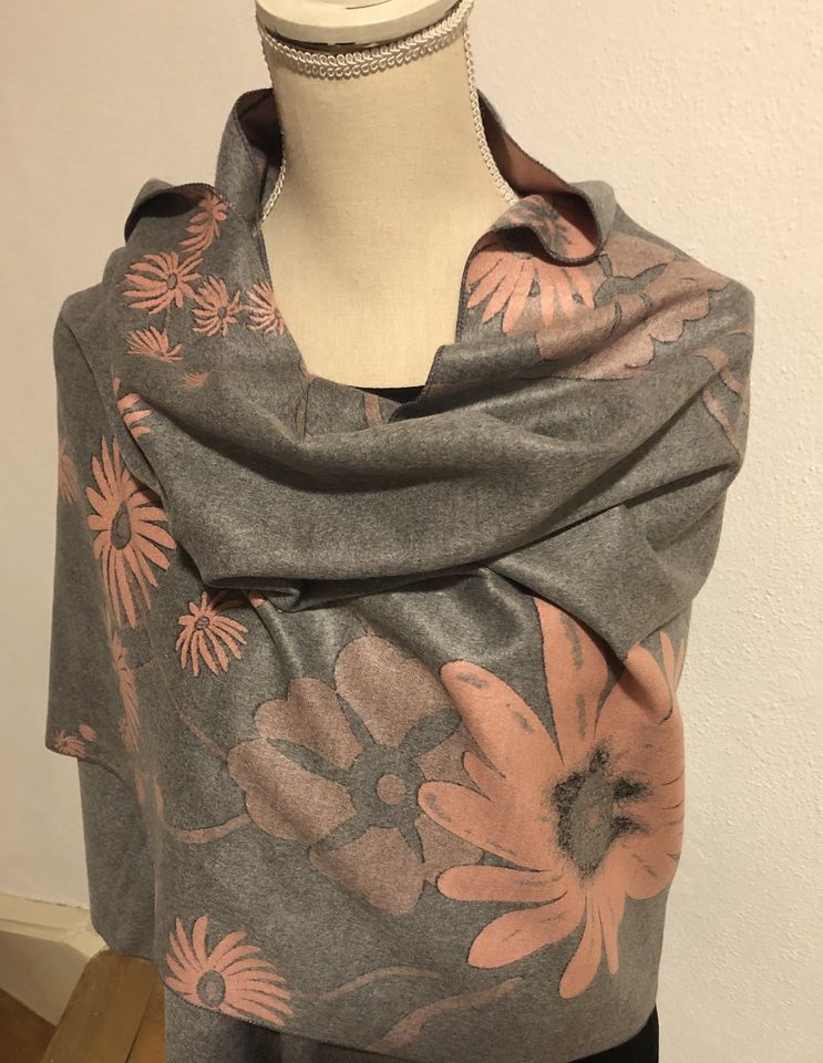 PASHMINA - modischer Schal - Rose/Grau mit Blumenmuster  -  65 x in Kumhausen