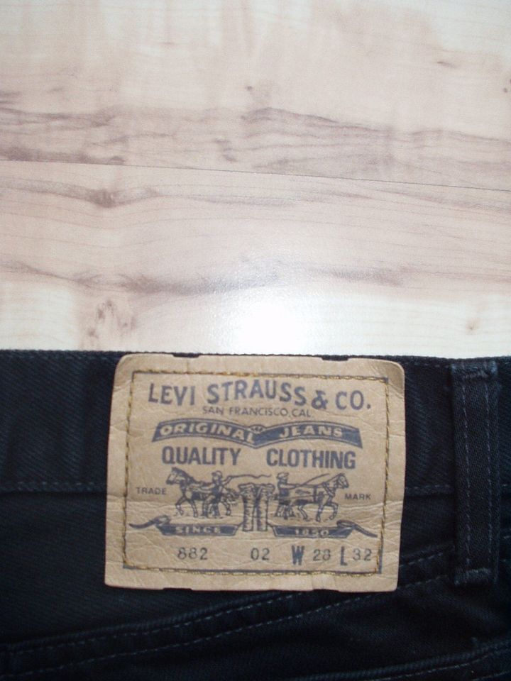 Levis 882 Jeans , W28 / L32 , orange tab , schwarz in Neuenkirchen