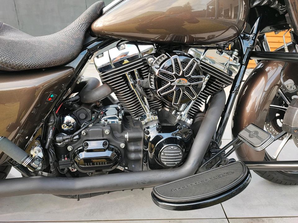 Harley Davidson FLHX in Kolkwitz