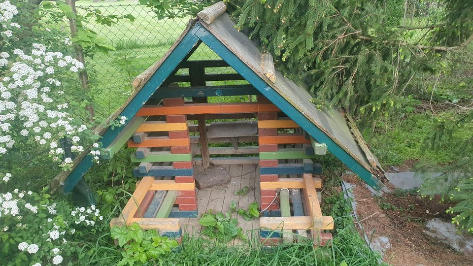 Spielhaus aus Holz reparaturbedürftig in Bennewitz (bei Wurzen)