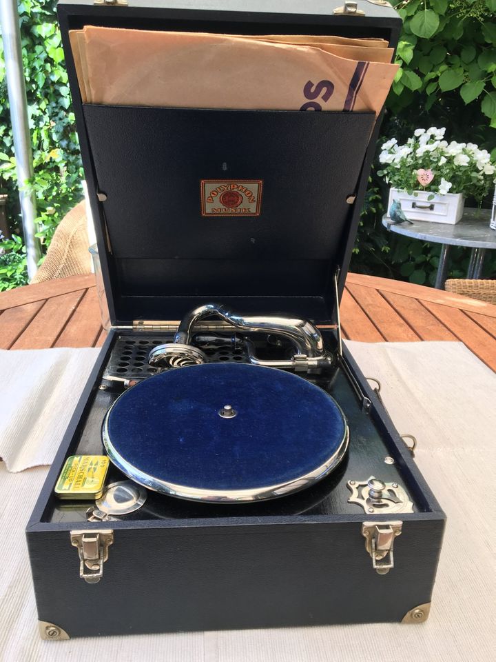 Koffergrammophon (Antik) + 10 Platten in Bad Schwartau