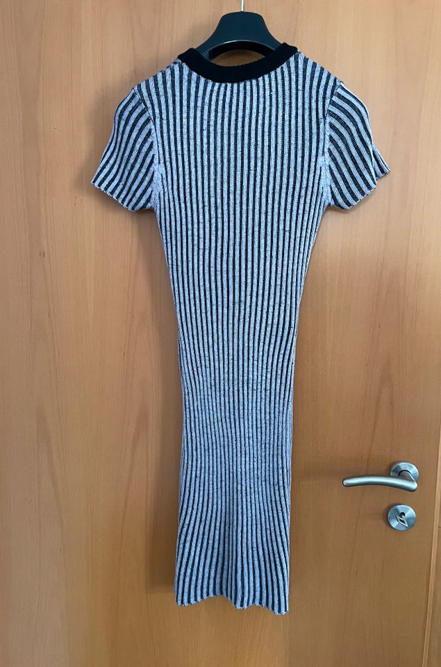 The Ragged Priest striped dress knitted Kleid kurz gestreift in Meppen