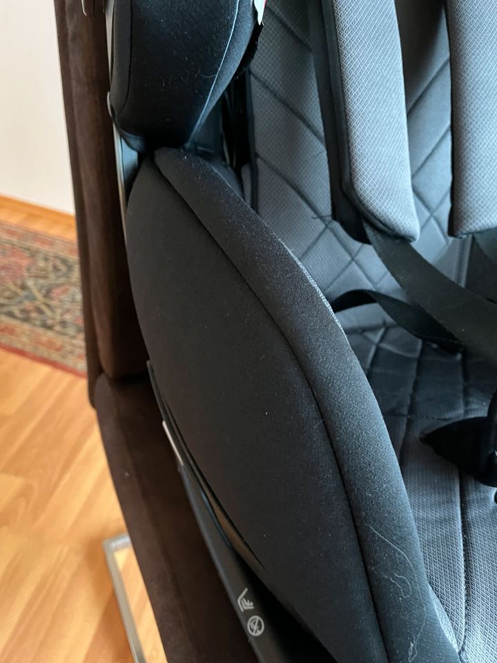 Recaro Zero Kindersitz Autositz Reboarder in Darmstadt