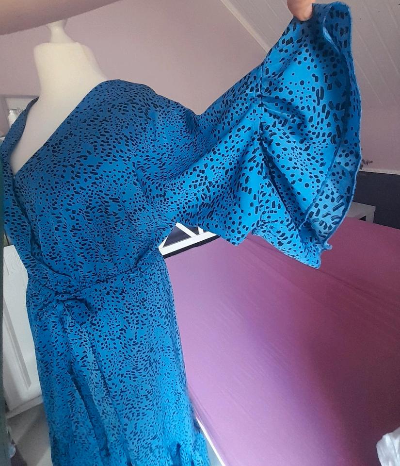 NEU gr 50 Designer Kleid elegant IZABEL LONDON CURVE in Mülsen
