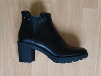 Schicke S. Oliver Stiefeletten schwarz, Gr. 40 mit Glitzeinsatz Nordrhein-Westfalen - Nettetal Vorschau