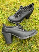Schwarze Damen Stiefelette / Pumps in Größe 40 Hessen - Frankenberg (Eder) Vorschau