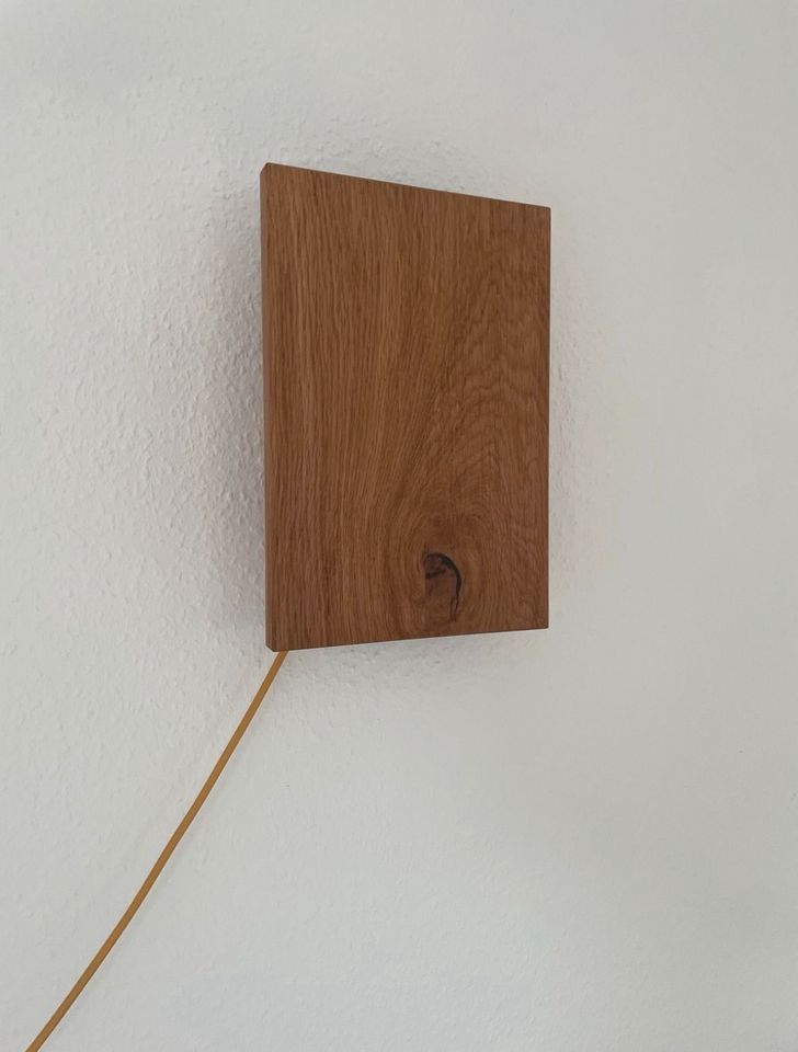 Wandlampe aus Holz in Ellerau 