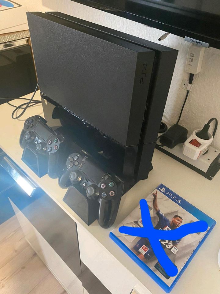 PS 4 Konsole mit drei Spielen in Wunstorf