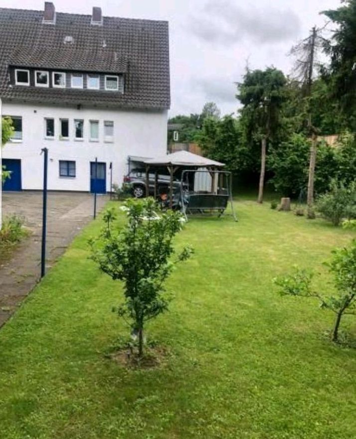 Gepflegtes Zweifamilienhaus mit Garten und 3 Stellplätzen in Bad Salzuflen