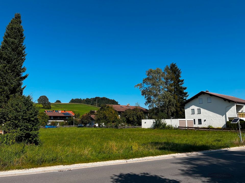 Großflächiges Baugrundstück / Grundstück in sonniger Lage in Vachendorf